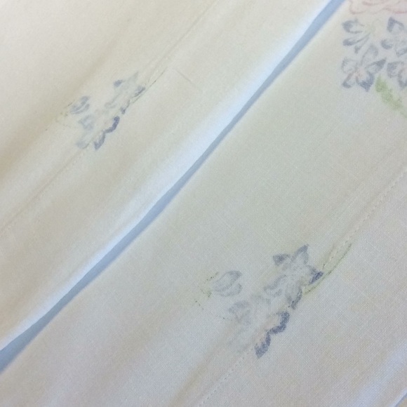 FINAL SALE PRICE Vintage White Stamped Floral Pillow Case Set - Picture 2 of 4